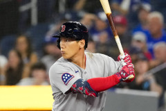 【MLB】レ軍・吉田正尚、二塁打での走塁で左太もも裏負傷か 途中交代