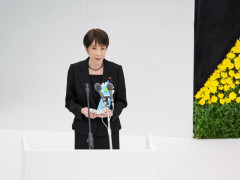 朝日「高市の式辞『繰り返さ“せ”ない』と1文字追加！『侵略戦争』ではなく、やむなく戦争に向かった『自衛戦争』だったというニュアンスが出かねない！」