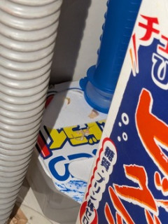 シンク下の袋麺が毎回穴空いてるんやが、、、（※画像あり）