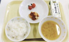 【悲報】無料化により日本の給食、限界突破wwwwwwwww
