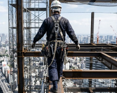 【朗報】年収2000万円も狙える「鳶職」が人気。AIに奪われない仕事として