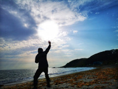 【健康】「舌ブラシ」を使う人は死亡リスクが23%低い？ 東京科学大学が高齢者9676人を6年追跡した研究を歯科医が解説