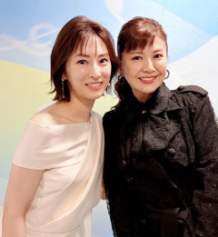 南野陽子(59)のミニ衣装にネットくぎ付けwwwww(動画あり)