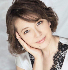 【朗報】南野陽子（59）、NHK夏の音楽祭でミニ衣装「太もも見せてるの珍しい！」