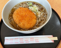 蕎麦　＋　コロッケ　←　気持ち悪い