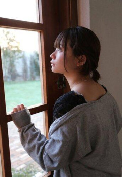 【画像】グラドル「男の子ってこういうチラッと見えちゃってるの好きなんでしょ」