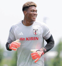 【衝撃】GK鈴木彩艶さん、PSG破談から一転アストン・ヴィラ移籍でクラブ間合意へ 最大64億円ｗｗｗｗｗｗｗｗｗｗ