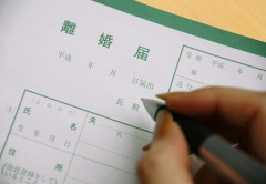 夫と2人で北海道旅行へ。ところが夫は自分だけ「プレミアムクラス」にしていました。旅行後には「離婚したい」と言われましたが、応じるべきでしょうか？