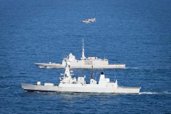 イギリス海軍空母打撃群、フランス海軍駆逐艦「HMSサマセット」と合流…相互運用性を強化！