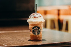 スタバ通ってる奴らって本当のとこコーヒー好きじゃねえだろ☕