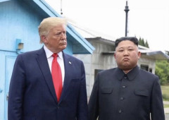 「無愛想な表情だが仲良し」トランプ米大統領、金正恩総書記とのツーショット写真投稿！
