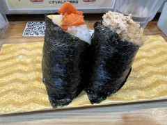 外国人「日本で巨大おにぎりを食べた、お前らはどの具が一番好き？」