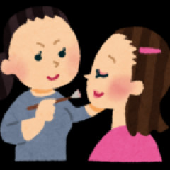 鈴木亜美、3歳娘が“専属メイクさん”に？「ミニアミーゴ」「目元がそっくり」【画像】