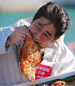 (ヽ´ん`)「一人で食べる。俺の肉だから」