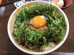【悲報】女性「鬱でご飯作れない」夫「牛丼買ってきたよ！」女性「無駄遣いやめてええャオオオオオン！」