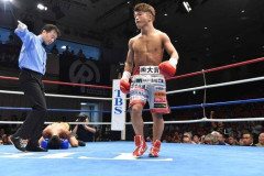 【悲報】軽量級ボクサーは体がデカいだけの素人に勝てない