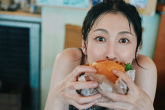 ⁉️続報・雛形あきこ　水着、ランジェリーに！　22年ぶり写真集を発売　48歳の圧巻の美ボディー -2chまとめ-