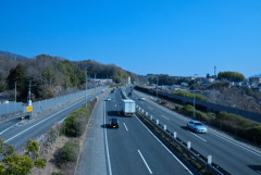 「高速の合流で並走してブロックしてくるトラック」← これやってる奴マジで何考えてんの？？？