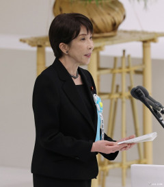【海外の反応】「行かなければいいと思ってるのか？」高市首相が終戦記念日の靖国神社参拝を見送り、日本武道館の駐車場から、靖国神社の方角に遥拝