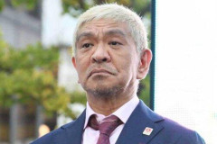 【悲報】松本人志、止まらない血便を痔と思っていたらがん宣告「全然おもんない」