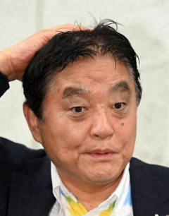 【悲報】名古屋市長が韓国フェスでセクハラポーズ!指ハート間違えて大炎上wwww
