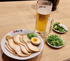 【画像】ワイ、天下一品で飲み始めたんやがwwwwwwwwwww