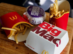 マクドナルド10万円分1週間で食べれたら10億円ボタン