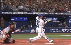 DeNA・牧秀悟、9回裏のハーフスイング・デットボール判定、内海コーチ激おこ