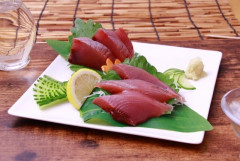 【朗報】カツオの刺身、うまい