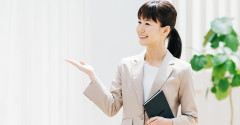 結婚相談所に登録した。私「男性の年収は300万あれば十分かな」アドバイザー「300万！？ダメです！」私「！？」　→　300万ではダメな理由が驚愕だった……..