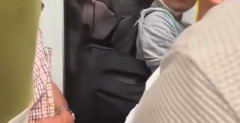 【動画】痴漢された女さん、電車内で発狂