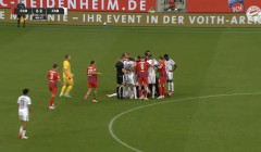 【速報】ムシアラ、2試合連続で試合中に気絶→バイエルンは脱水症状と説明も懸念の声相次ぐ