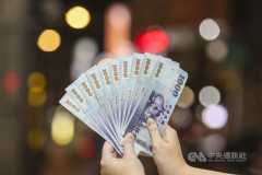 【朗報】台湾「AI・半導体で儲かったので全国民に５万円ずつ配布します！」
