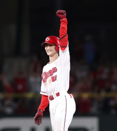 【祝】カープ辰見プロ初タイムリー2塁打＆初打点！ヒロインで緊張して喋れなくなり逆に好感度UP