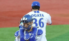 守備のミスが目立ちファンの視線は厳しくても…DeNA・相川監督が戸柱を称賛「トバも難しい入りの中、しっかり役割を果たしてくれた」