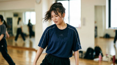 【はぇ～画像】Z世代女子がやってる量産型スウェットコーデが何故流行ったのかが解明される‥‥どんだけKPOPアイドル人気なんだよ