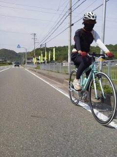 自転車ジジイ共、初心者女を仲間内で晒し笑う 女「これ私です…ロードバイク始めたのに悲しいです…」