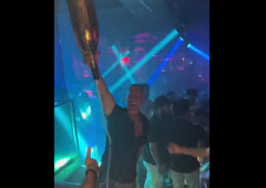 500万円の高級シャンパンを無駄にぶちまける成金外国人が酷過ぎると話題に！　海外の反応。