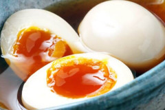 夜遅くまで仕事して帰ってきた俺の晩飯、なんと『鮭ご飯と煮玉子』のみだったｗ　俺「…」嫁「なんか変？」　心が折れそう………