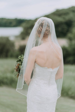 白人美女と結婚して、学生時代に俺をイジメて来たブス共の前を闊歩したい