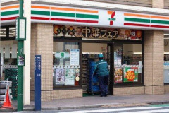 【悲報】ファミマにコンビニNo.1を取られた元王者セブン、全くやる気がない