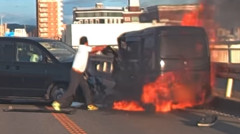 炎上する車のドアを素手でグニャッと曲げて車中の男性を助け出した中学の体育教師（４３）に神奈川県警が感謝状（動画あり）