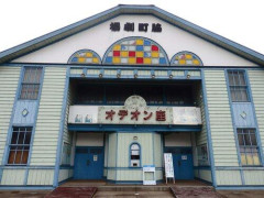【悲報】「映画館って1回入っちゃえば他の映画も空席に座れば見放題じゃね？笑」