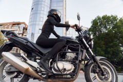 【悲報】女バイク乗りさん、男どもに物申す