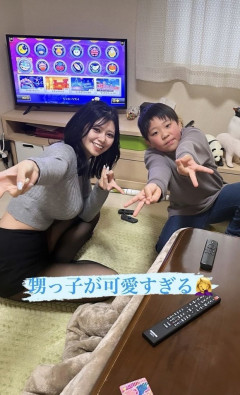 【画像】甥っ子と遊ぶグラビアアイドルがエッッッロすぎるwwwwww