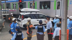踏み切り内に後続車止まらせ列車と衝突　殺人未遂容疑で52歳男逮捕　車間距離でトラブルか　けが人なし　さいたま市