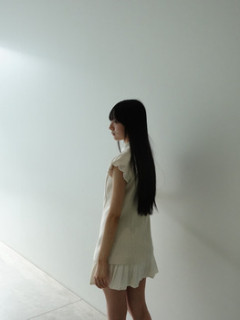 【画像】日向坂4期生の美脚メン、スラリと伸びた生足が美しい