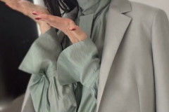 【画像】伊藤美咲(49歳)の近影、ガチで美人すぎんだろwwwwwwww