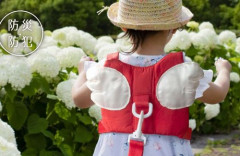 【画像】「子ども用ハーネスを嫌がる親はこれを見て。ハーネスが無い時代に飛び出してトラックに轢かれた私の姿です」パシャッ