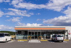 【悲報】バイカー集団、コンビニを占領してしまう